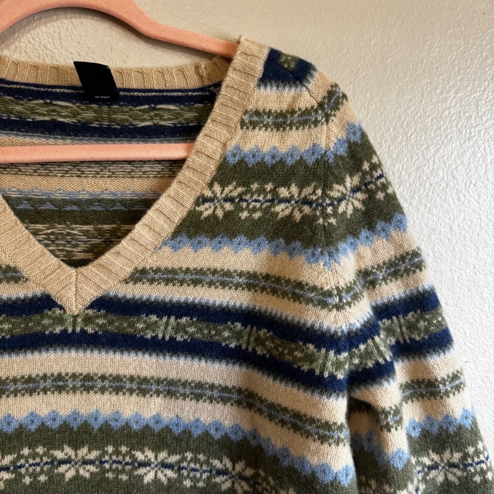 Granola girl GAP 100% Lambs Wool V-Neck Sweater. - Picture 2 of 7